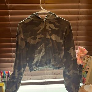 Aeropostale, green camouflage, cropped zip up